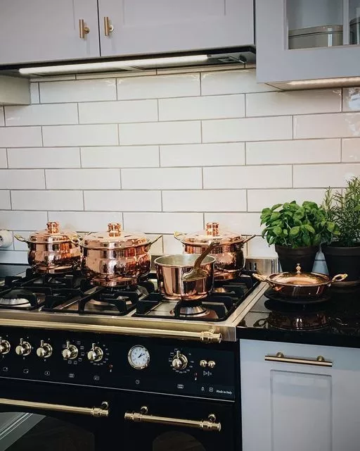 Piękna kuchnia gazowa w stylu retro w kolorze NERO MATT